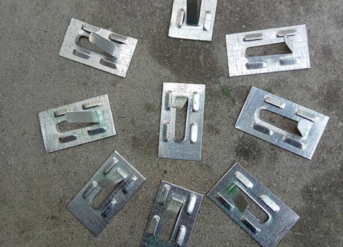 Insulation nail hanging piece